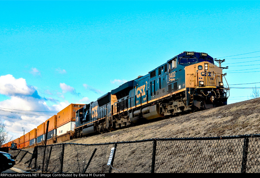 CSX 3402 on I-157